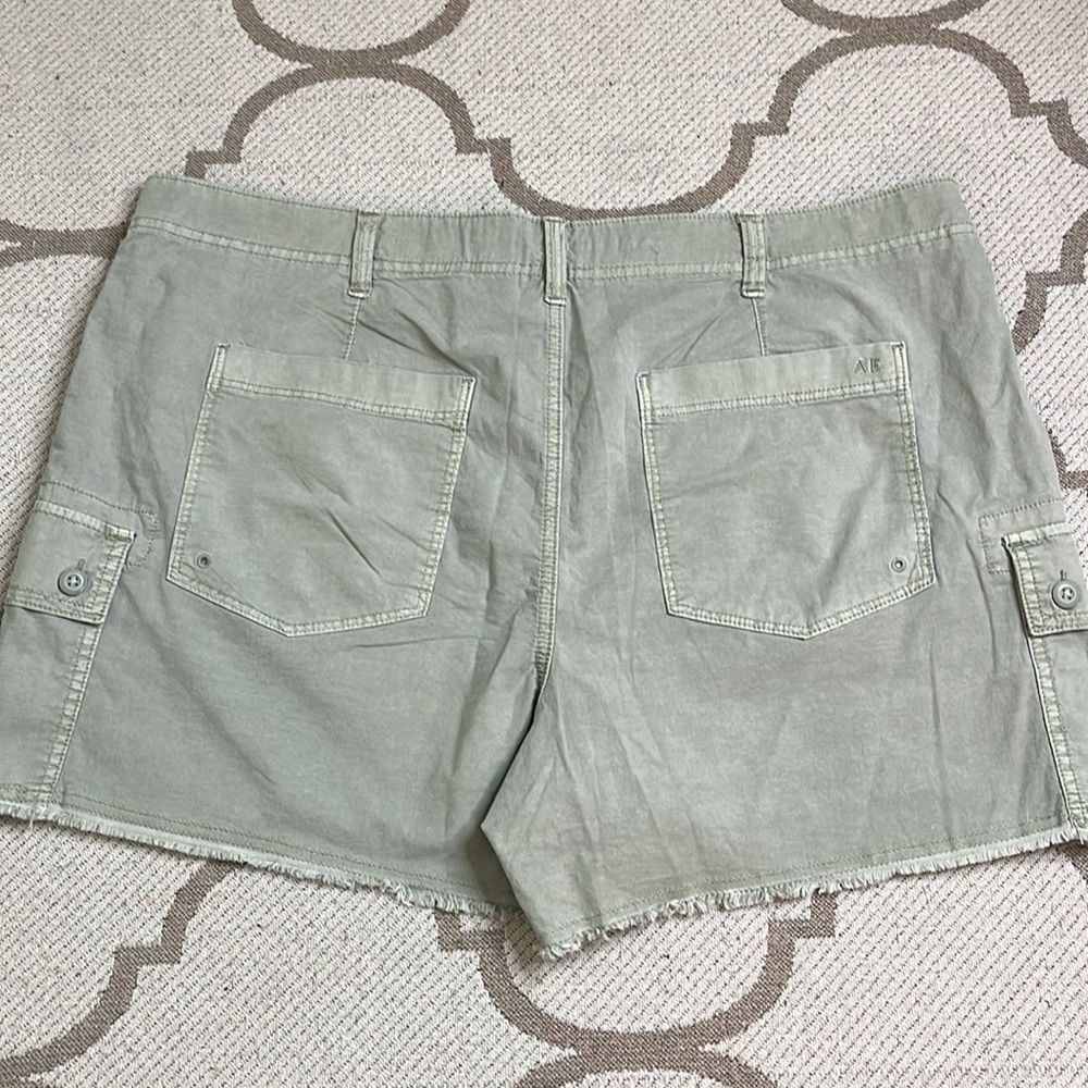 American Eagle Outfitters 90’s boyfriend short Cargo Shorts Relaxed Fit, Size 18 - Picture 13 of 17